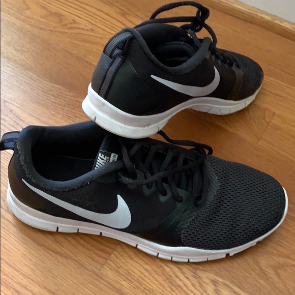 nike flex essential tr burgundy